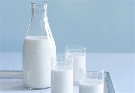 Leite integral reconstituído