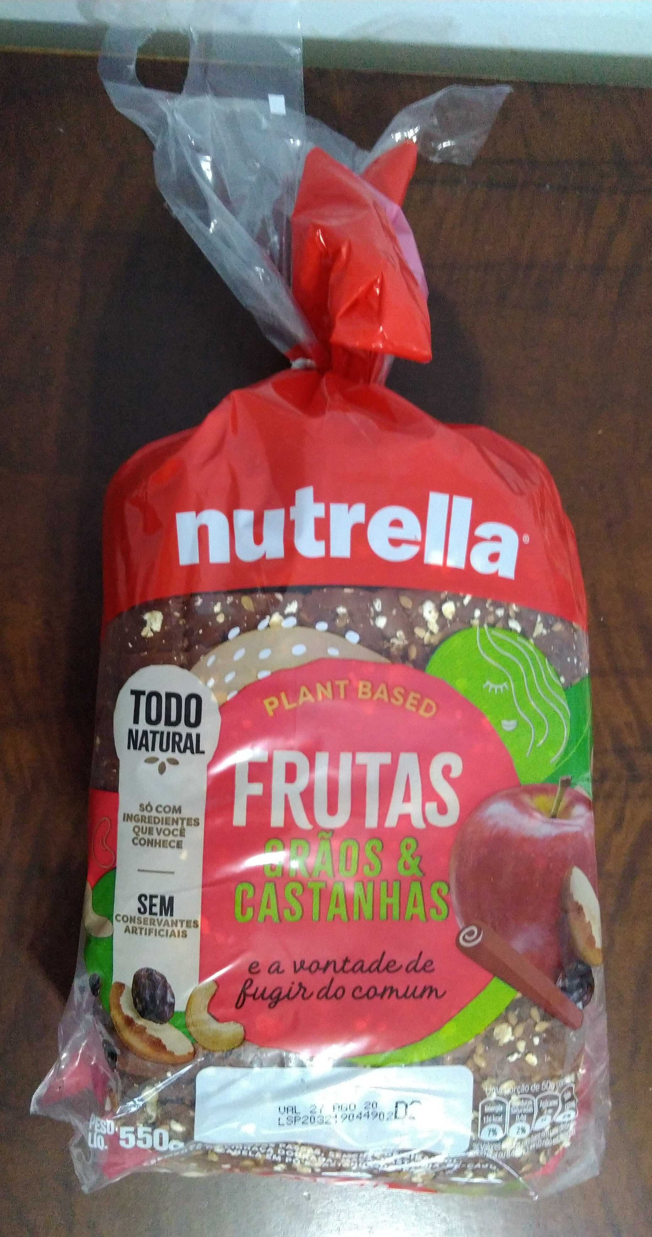 Pão de frutas, grãos e castanhas Nutrella